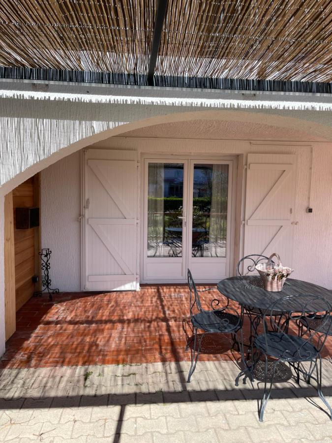 Les Flo Location Apartamento Aigues-Mortes Exterior foto